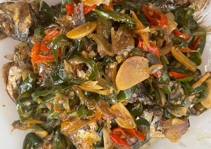 Resep Ikan Kembung Cabai Hijau Oleh Karin Cookpad