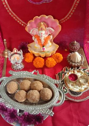 ચુરમાના લાડુ (Churma Ladoo Recipe In Gujarati) રેસીપી મુખ્ય ફોટો