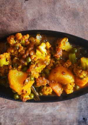 হাতে মাখা ফুলকপির ডালনা (hathe makha dalna recipe in Bengali) রেসিপির প্রধান ছবি
