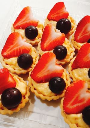 รูปของ Custard Cream Vanilla & Fresh Fruit Tarts