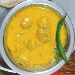 A picture of Kadhi pakora.