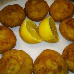 A picture of Crispy crab cakes.