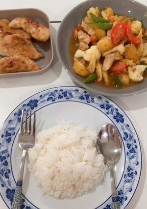 รูปของ ผัดผักรวมไก่ทอดเนย