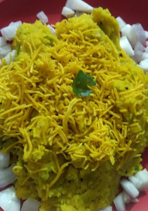 સેવ ખમણી(sev khamni in Gujarati) રેસીપી મુખ્ય ફોટો