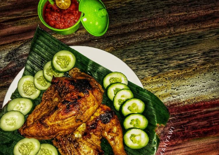 12 Resep: Ayam bakar kunyit dengan happy call, Enak Banget