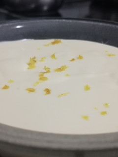 Una foto de Mousse de limón con leche condensada