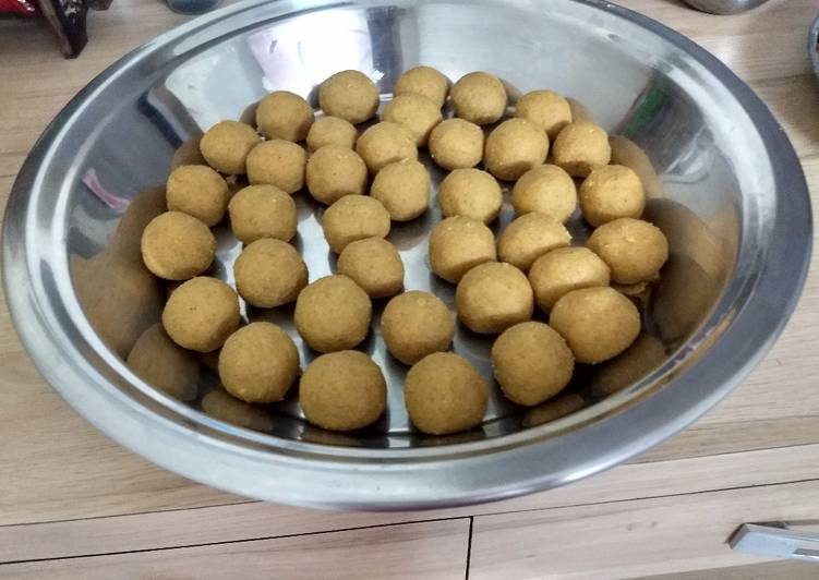Besan ke Ladoo