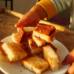 A picture of French Toast Cubes.
