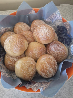 A picture of Portuguese buns.