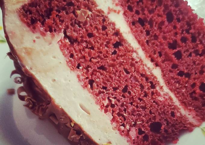 Pastel red velvet relleno cheesecake de fresa Receta de Aideth Valencia -  Cookpad
