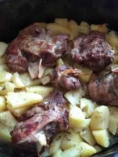 Φωτογραφία της συνταγής Αρνάκι με πατάτες στο φούρνο στη γάστρα