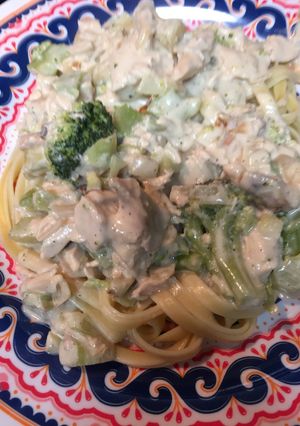 A picture of Easy chicken Alfredo.