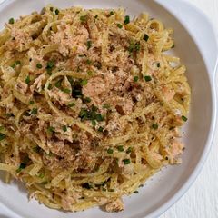 A picture of Linguine with Smoked Salmon in Cream Cheese.