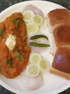 பாவ் பாஜி (Pav bhaji recipe in tamil) செய்முறை முக்கிய புகைப்படம்
