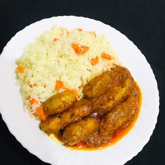 White rice with chicken koofta A picture of White rice with chicken koofta.