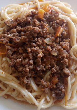 A picture of Spaghetti and minced meat.