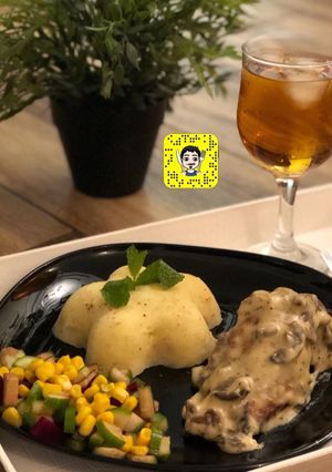 صورة لوصفة طبق صدور الدجاج بالمشروم (الفطر) 🍄 وبطاطس مسلوقة 🥔