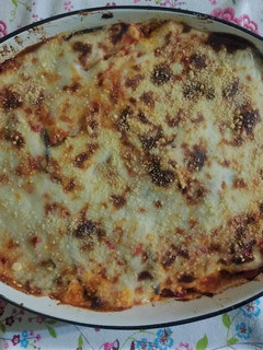 Una foto de Lasagna de berenjenas, con tuco y salsa bechamel