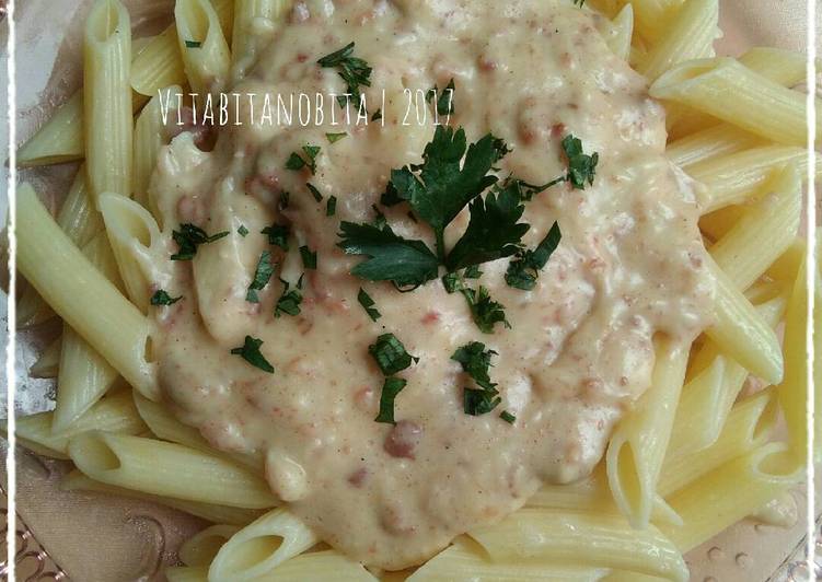 Penne with corned beef and carbonara sauce