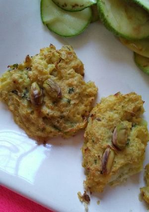 Una foto de Croquetas de coliflor con zucchini grillado💜
