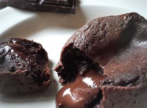 Une photo de Gâteau moelleux très rapide, cœur très coulant au chocolat
