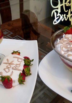 A picture of Fruit custard trifal.