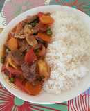 Saltado de carne con champiñones