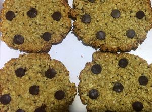 Una foto de Galletitas de avenas con chips de chocolate (súper fáciles)