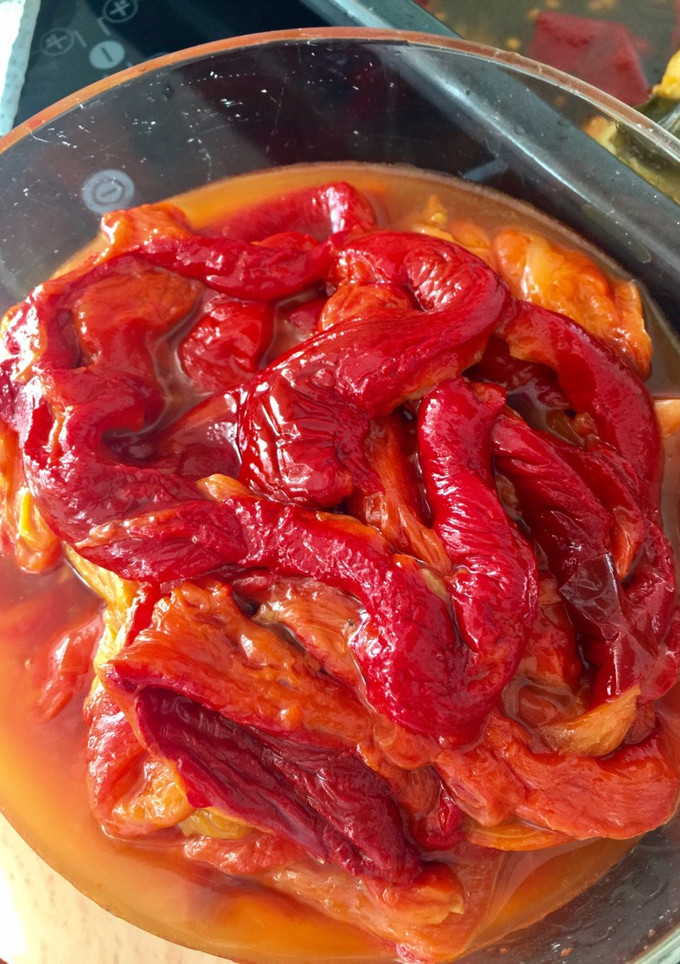 Una foto de Pimientos rojos asados aliñados