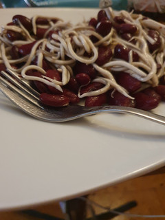 Una foto de Gulas con alubias rojas