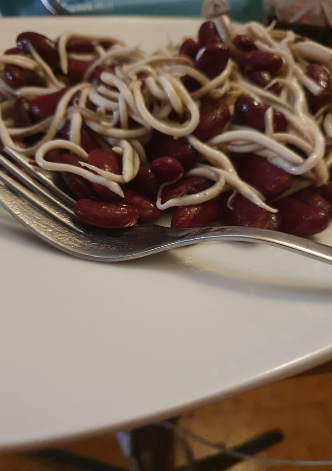 Una foto de Gulas con alubias rojas