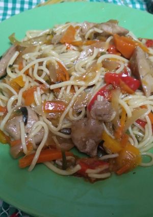 Foto principal de Pasta con verdura pollo y soja