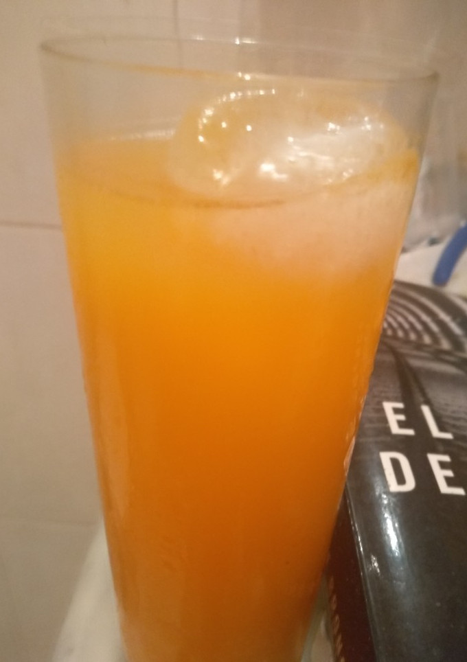Una foto de Zumo multivitamina