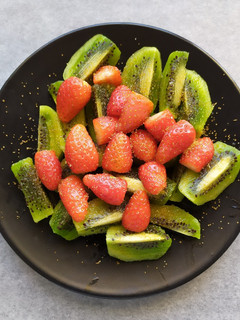 Una foto de Ensalada de kiwi con fresas