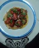 Panqueques de harina comercial, amaranto, caldo de pollo con miel de ágave, tomate cherry y albahaca