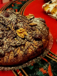 Una foto de ⭐Pan Dulce Genovés con chocolate y frutos secos - con pasas de uva y frutos secos⭐