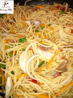 A picture of Stir fry spaghetti.