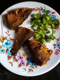 মাছ ভাজা (mach bhaja recipe in bengali) রেসিপির প্রধান ছবি