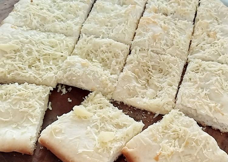 Langkah Mudah untuk Menyiapkan Thin crust chesse pizza Anti Gagal