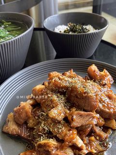 Hình của món Thịt nướng sốt sa tế mật ong.