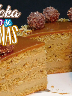 Una foto de Tarta de moka (café) y bizcocho de avellanas
