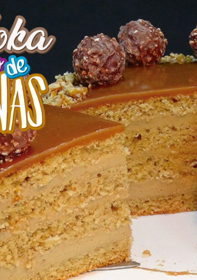 Una foto de Tarta de moka (café) y bizcocho de avellanas