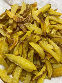 Una foto de Papas fritas rústicas