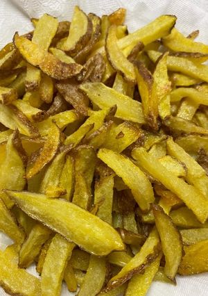 Una foto de Papas fritas rústicas
