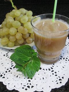 Una foto de Licuado de uvas Moscatel