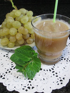 Una foto de Licuado de uvas Moscatel