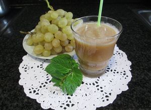 Una foto de Licuado de uvas Moscatel