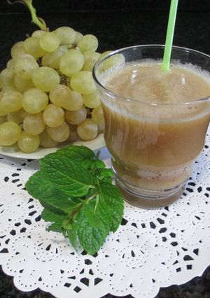 Una foto de Licuado de uvas Moscatel