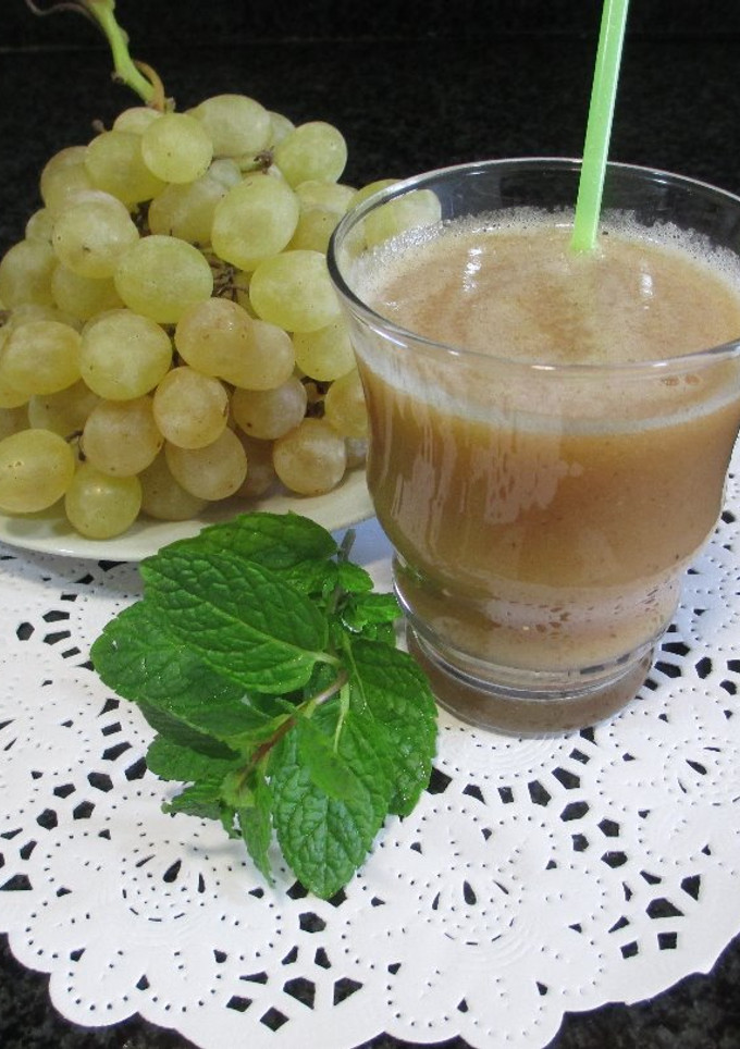 Una foto de Licuado de uvas Moscatel