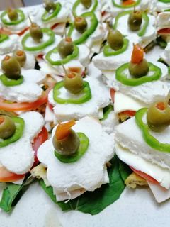 صورة لوصفة ميني سندوتشات توست راقيه ولذيذه 🍞🥪🍅🥬